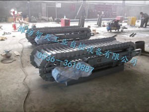 LTDG鏈板秤廣泛用于旋窯，立窯的出料計(jì)量，熟料計(jì)量，以及礦山，冶金，煤礦等行業(yè)的物料輸送。
